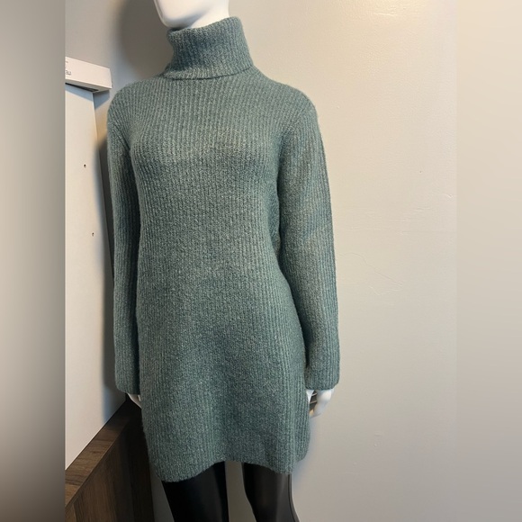 Steve Madden Teal Turtleneck Sweater - Picture 1 of 12